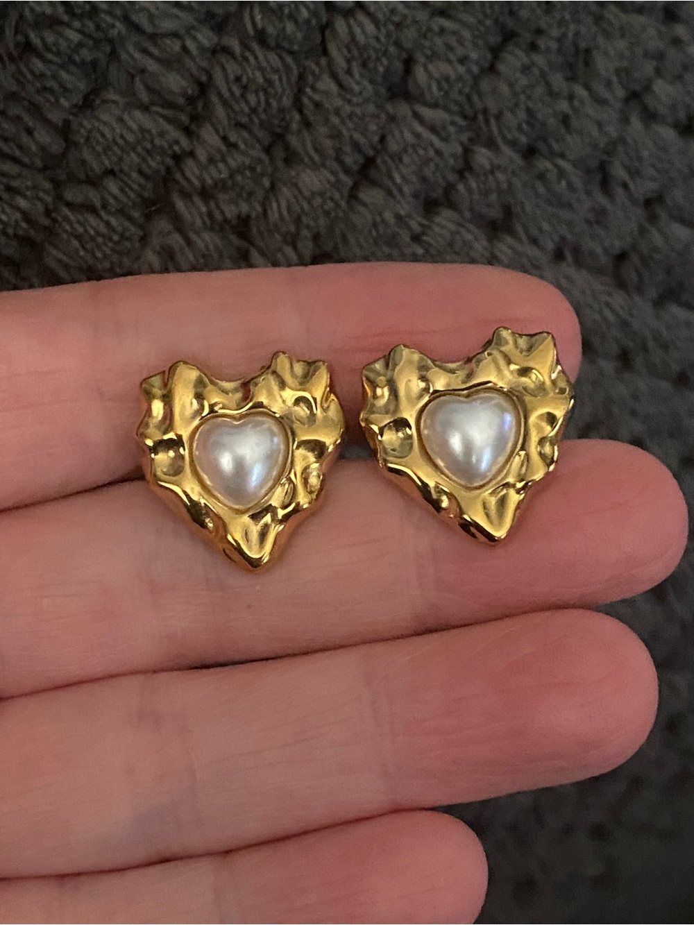 Gold Heart Pearl-Accent Stud Earrings - Timeless Women's Jewelry